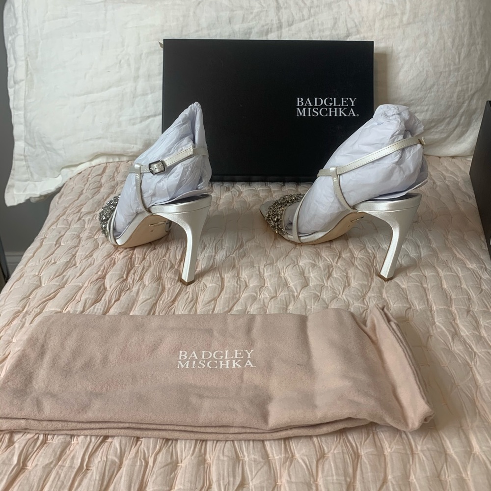 Badgley Mischka Elana sandal, NWT, 6, wedding - Picture 7 of 9